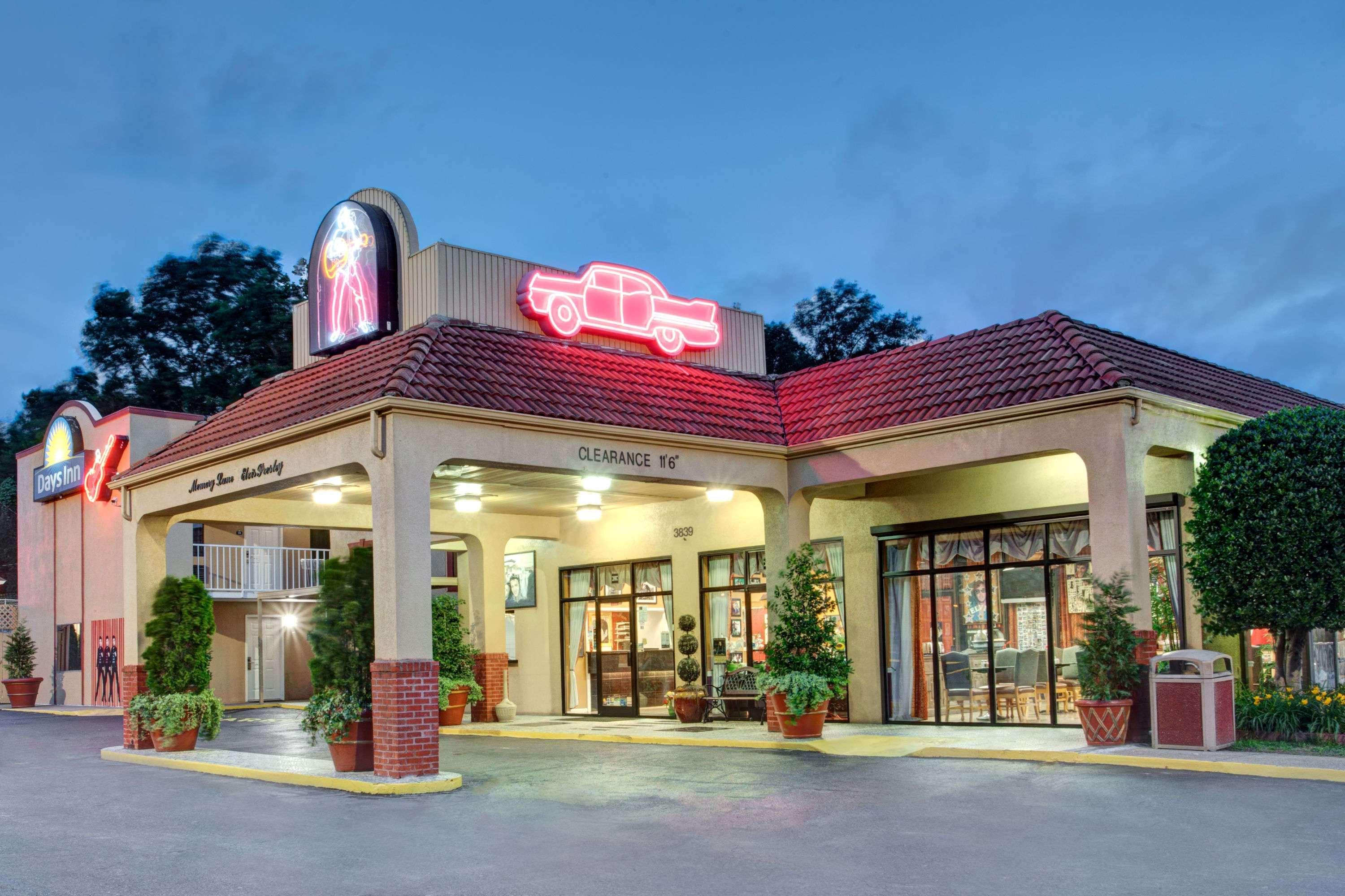 Days Inn By Wyndham Memphis At Graceland Екстериор снимка