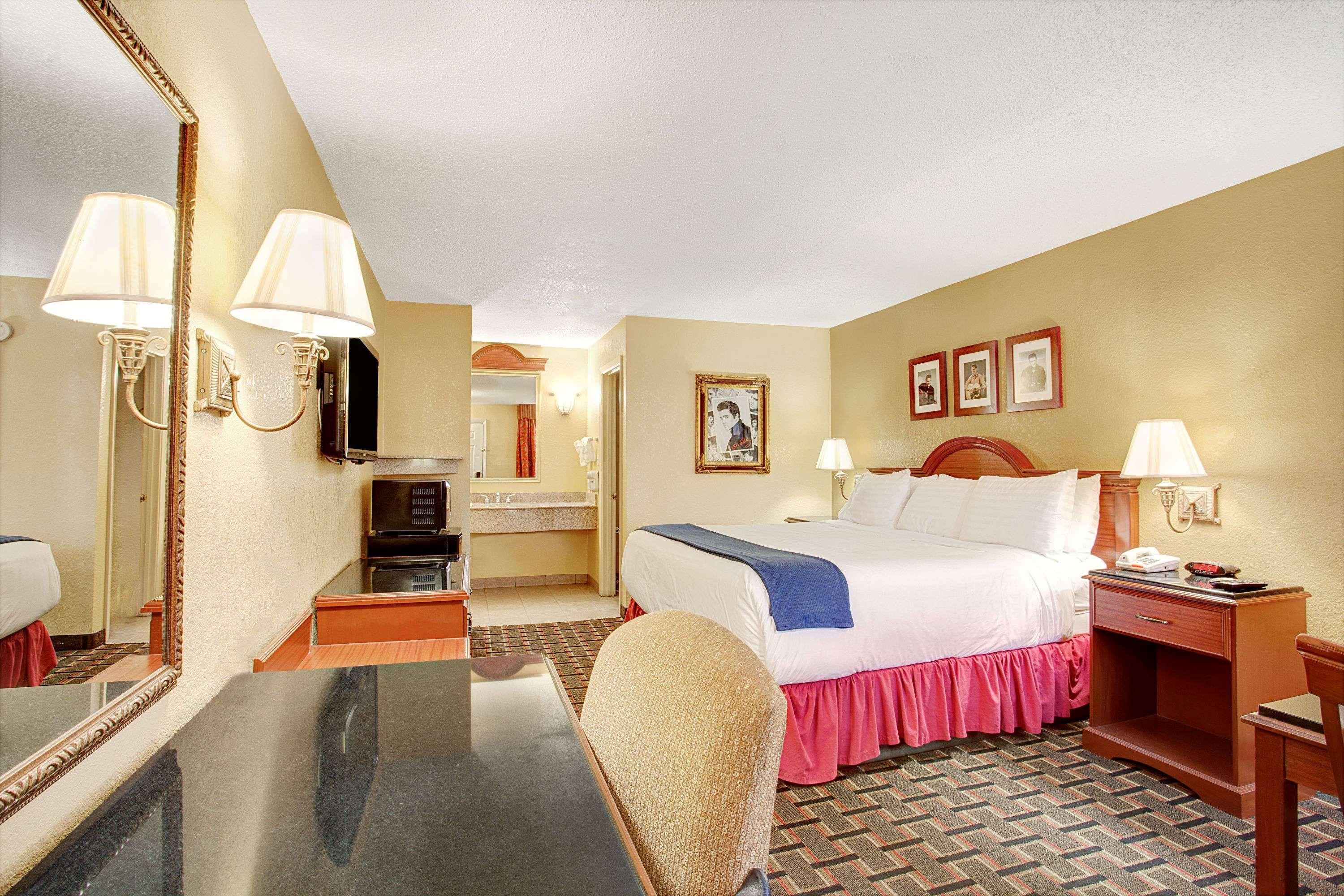 Days Inn By Wyndham Memphis At Graceland Екстериор снимка