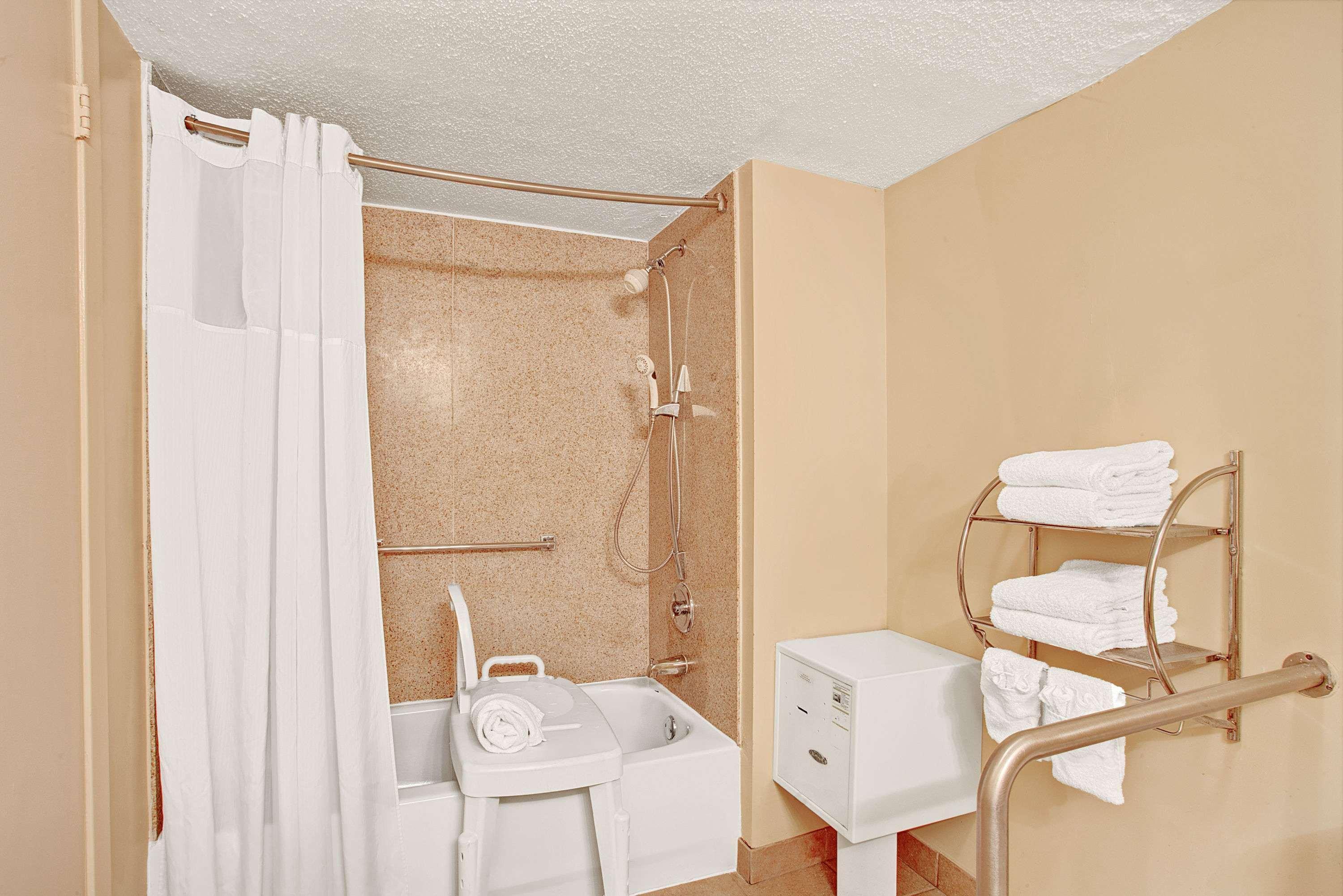 Days Inn By Wyndham Memphis At Graceland Екстериор снимка